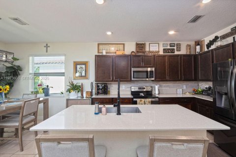 Купить виллу или дом в Порт-Сент-Луси, Флорида 4 спальни, 211.35м2, № 1988461 - фото 14