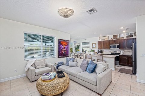 Купить виллу или дом в Порт-Сент-Луси, Флорида 4 спальни, 211.35м2, № 1988461 - фото 10