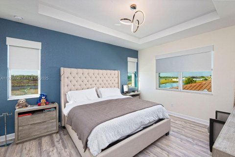 Купить виллу или дом в Порт-Сент-Луси, Флорида 4 спальни, 211.35м2, № 1988461 - фото 28