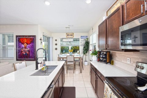 Купить виллу или дом в Порт-Сент-Луси, Флорида 4 спальни, 211.35м2, № 1988461 - фото 16