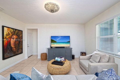 Купить виллу или дом в Порт-Сент-Луси, Флорида 4 спальни, 211.35м2, № 1988461 - фото 12