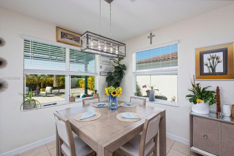 Купить виллу или дом в Порт-Сент-Луси, Флорида 4 спальни, 211.35м2, № 1988461 - фото 20