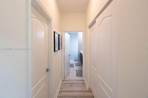 Купить виллу или дом в Порт-Сент-Луси, Флорида 4 спальни, 211.35м2, № 1988461 - фото 30