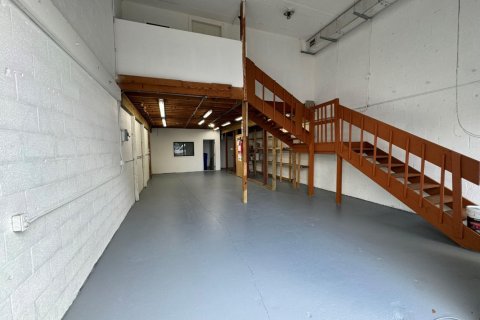 Commercial property in Pompano Beach, Florida № 1222523