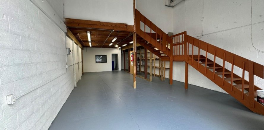 Commercial property in Pompano Beach, Florida № 1222523