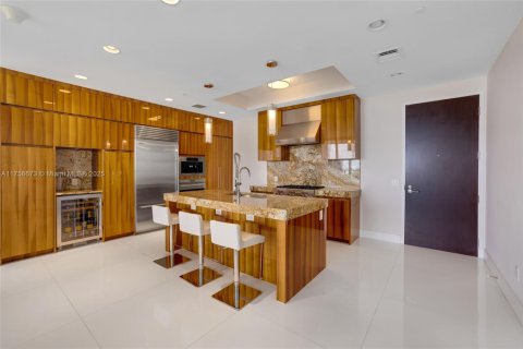 Condo in Bal Harbour, Florida, 2 bedrooms  № 1860509 - photo 9