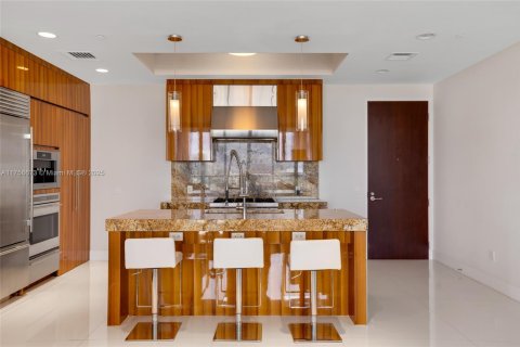 Condo in Bal Harbour, Florida, 2 bedrooms  № 1860509 - photo 12