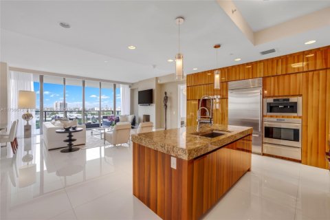 Condo in Bal Harbour, Florida, 2 bedrooms  № 1860509 - photo 19