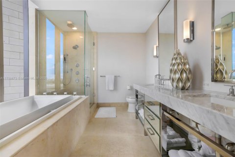 Condo in Bal Harbour, Florida, 2 bedrooms  № 1860509 - photo 21