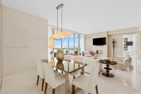 Condo in Bal Harbour, Florida, 2 bedrooms  № 1860509 - photo 28