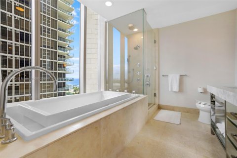 Condo in Bal Harbour, Florida, 2 bedrooms  № 1860509 - photo 22