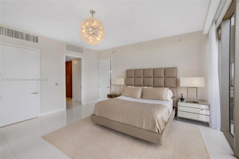 Condo in Bal Harbour, Florida, 2 bedrooms  № 1860509 - photo 15