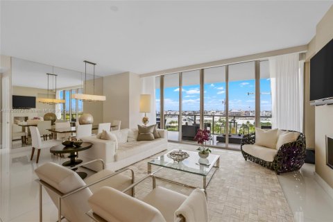 Condo in Bal Harbour, Florida, 2 bedrooms  № 1860509 - photo 1