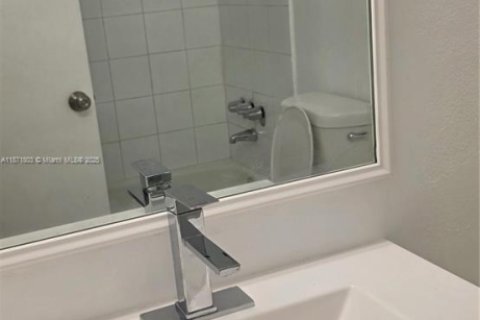 Купить кондоминиум в Хайалиа, Флорида 2 спальни, 131.64м2, № 2037468 - фото 8