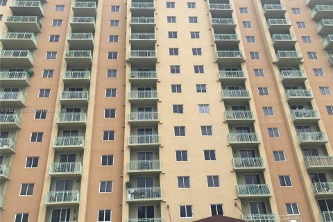 Copropriété à louer à Miami, Floride: 2 chambres, 76.92 m2 № 1839605 - photo 18