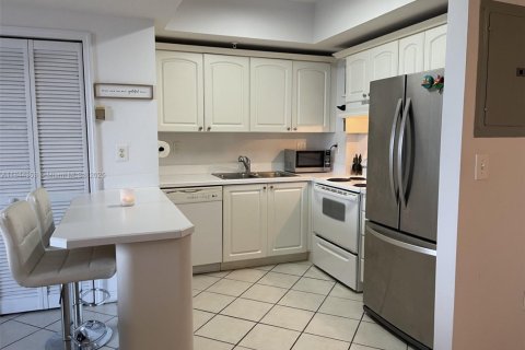 Снять в аренду кондоминиум в Майами, Флорида 2 спальни, 76.92м2, № 1839605 - фото 6