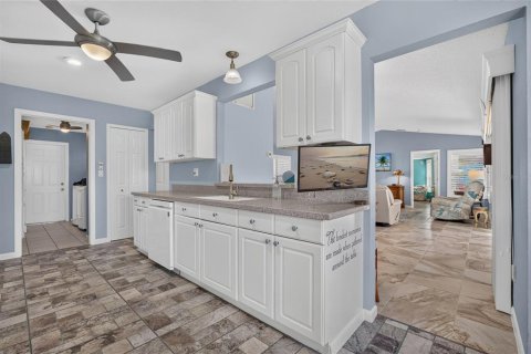 House in Port Charlotte, Florida 3 bedrooms, 146.69 sq.m. № 2258267 - photo 16