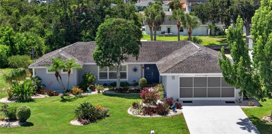 House in Port Charlotte, Florida 3 bedrooms, 146.69 sq.m. № 2258267