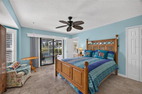 House in Port Charlotte, Florida 3 bedrooms, 146.69 sq.m. № 2258267 - photo 18
