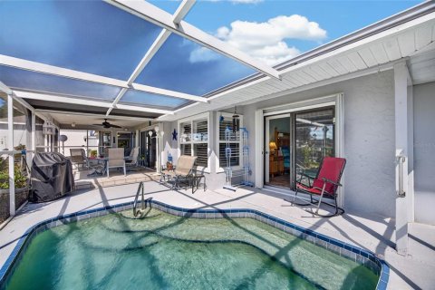 House in Port Charlotte, Florida 3 bedrooms, 146.69 sq.m. № 2258267 - photo 4