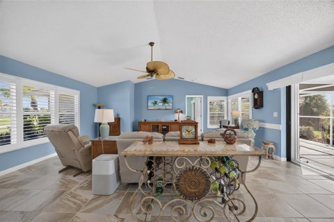 House in Port Charlotte, Florida 3 bedrooms, 146.69 sq.m. № 2258267 - photo 7