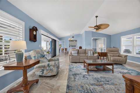 House in Port Charlotte, Florida 3 bedrooms, 146.69 sq.m. № 2258267 - photo 8