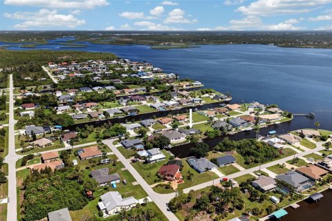 House in Port Charlotte, Florida 3 bedrooms, 146.69 sq.m. № 2258267 - photo 30
