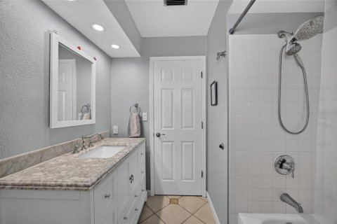 House in Port Charlotte, Florida 3 bedrooms, 146.69 sq.m. № 2258267 - photo 23