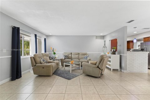 Casa en venta en Hollywood, Florida, 4 dormitorios, 234.11 m2 № 1818570 - foto 14