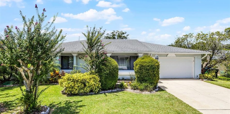 House in Longwood, Florida 3 bedrooms, 132.48 sq.m. № 1884314