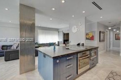 Copropriété à vendre à Hallandale Beach, Floride: 2 chambres, 132.11 m2 № 2019149 - photo 16