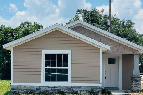 Commercial property in Eustis, Florida 6 bedrooms, 251.3 sq.m. № 2358812