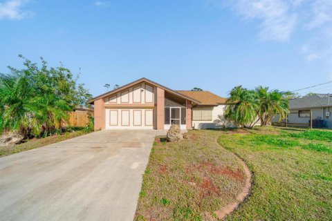 House in Port Charlotte, Florida 3 bedrooms, 160.91 sq.m. № 2251687