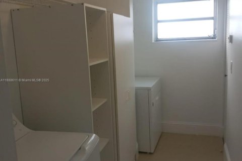 Condominio en venta en Miami, Florida, 1 dormitorio, 104.52 m2 № 1942643 - foto 4