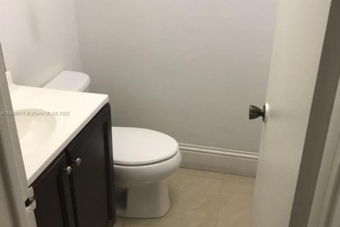 Condominio en venta en Miami, Florida, 1 dormitorio, 104.52 m2 № 1942643 - foto 9