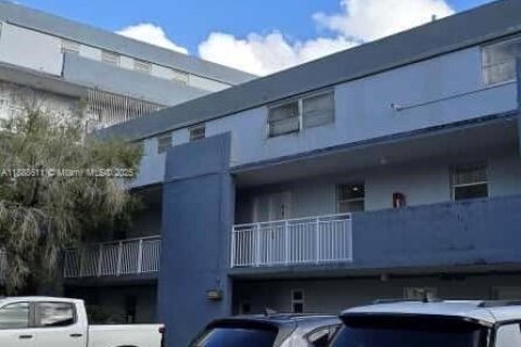 Condominio en venta en Miami, Florida, 1 dormitorio, 104.52 m2 № 1942643 - foto 1