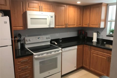Condominio en venta en Miami, Florida, 1 dormitorio, 104.52 m2 № 1942643 - foto 3