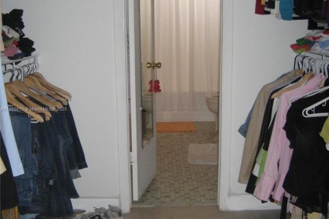 Condominio en venta en Miami, Florida, 1 dormitorio, 104.52 m2 № 1942643 - foto 12