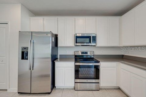House in Davenport, Florida 4 bedrooms, 247.58 sq.m. № 1906034 - photo 8