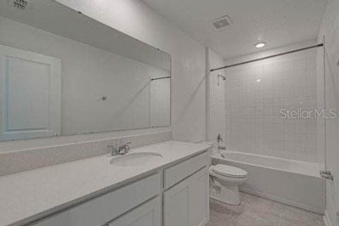 House in Davenport, Florida 4 bedrooms, 247.58 sq.m. № 1906034 - photo 23