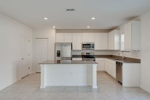 House in Davenport, Florida 4 bedrooms, 247.58 sq.m. № 1906034 - photo 9