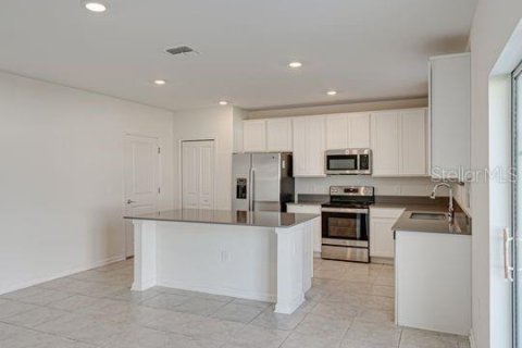 House in Davenport, Florida 4 bedrooms, 247.58 sq.m. № 1906034 - photo 14