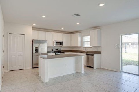 House in Davenport, Florida 4 bedrooms, 247.58 sq.m. № 1906034 - photo 7