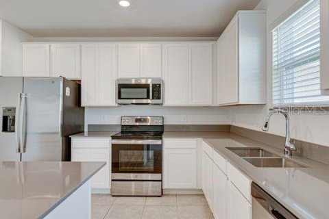 House in Davenport, Florida 4 bedrooms, 247.58 sq.m. № 1906034 - photo 6