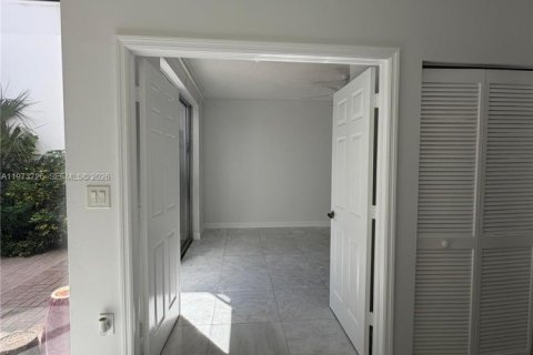 Condominio en alquiler en Hollywood, Florida, 3 dormitorios, 149.02 m2 № 2033442 - foto 8