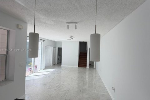 Condominio en alquiler en Hollywood, Florida, 3 dormitorios, 149.02 m2 № 2033442 - foto 7