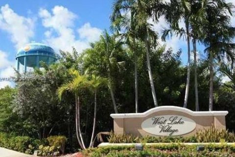 Condominio en Hollywood, Florida, 3 dormitorios  № 2033442