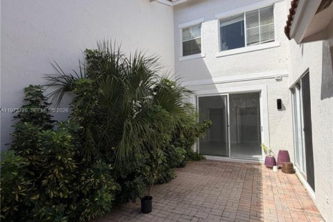 Condominio en alquiler en Hollywood, Florida, 3 dormitorios, 149.02 m2 № 2033442 - foto 4