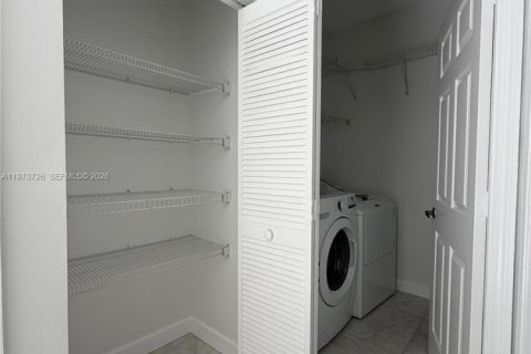 Condominio en alquiler en Hollywood, Florida, 3 dormitorios, 149.02 m2 № 2033442 - foto 10