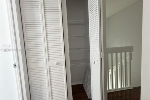 Condominio en alquiler en Hollywood, Florida, 3 dormitorios, 149.02 m2 № 2033442 - foto 17